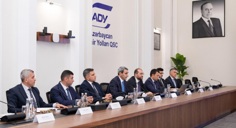 ADY-də ABŞ-nin biznes nümayəndə heyəti ilə görüş keçirilib